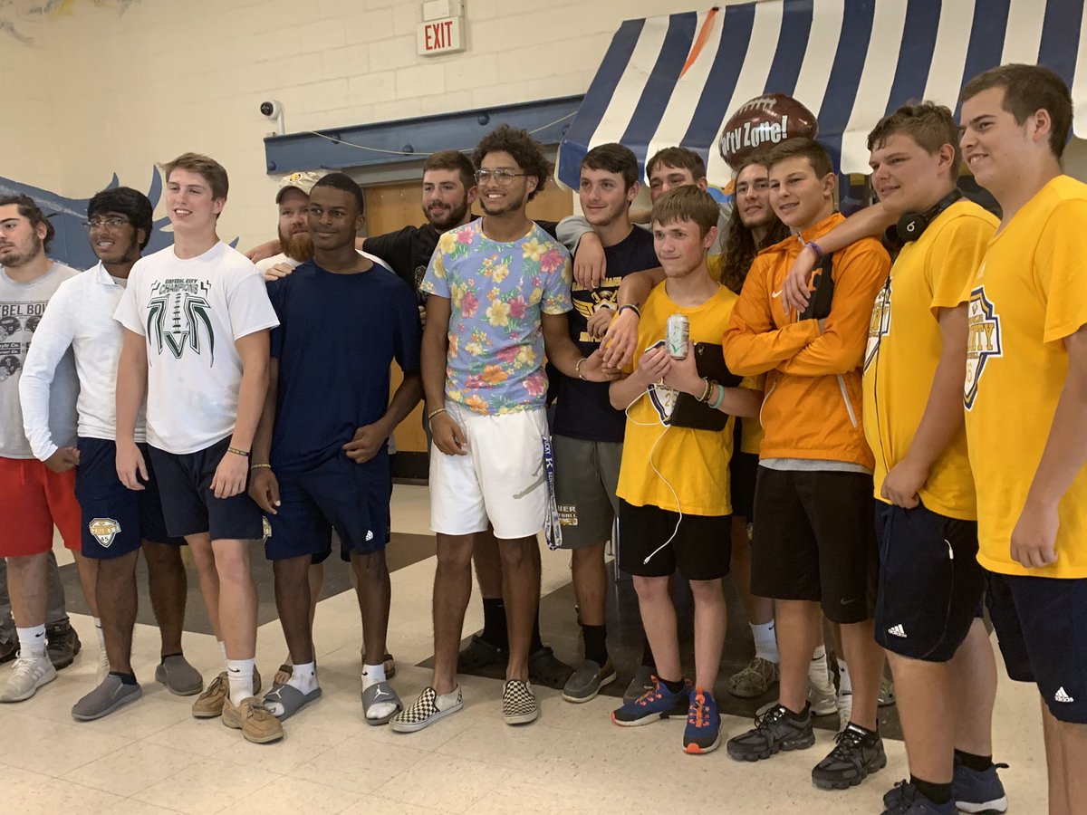 FCFlyerFootball's tweet photo. So thankful to be able to celebrate Nicks birthday with our football family tonight!!!! Football is so much more than a game!!! Our program is blessed to have Nick on this ride with us!!!! https://t.co/dWdkRz6guB