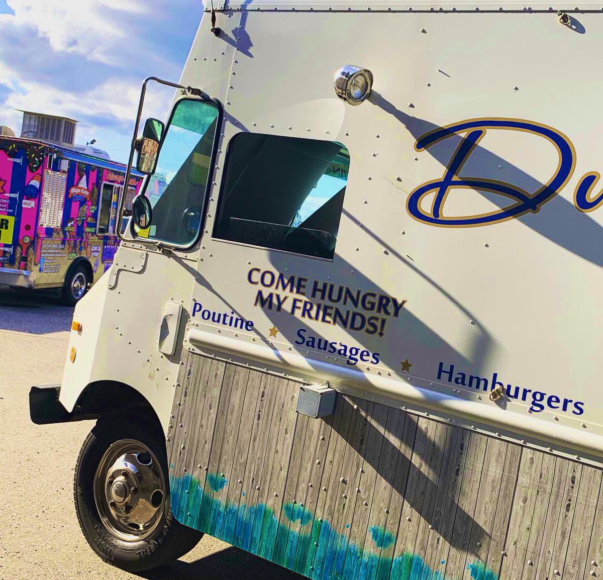 CheechyMoe's tweet photo. Had a ROCKIN’ night @ J.D. Hogarth Public School in #FergusOnt w/ @MegaConeInc ! #AllDressed #Montreal #Quebec #KitchenerOnt #PoutineMatters https://t.co/tve563NbEA