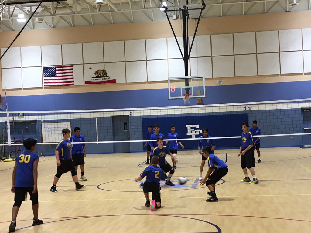 Niccole_SMBSD's tweet photo. ECJH Titans volleyball tonight! #SMBSDFamily #FamiliaSMBSD #ECJHTitans https://t.co/5330mCQ5rj