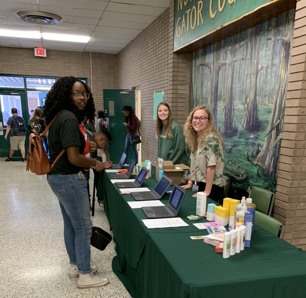 AmyDouglas318's tweet image. #ProjectGreenChallenge sign up event was a success! @CSHSGators you can still join! Challenges begin Oct 1. See Ms Douglas rm 315 for details. @TurningGreenOrg #PGC2019 #GatorsForGood🐊