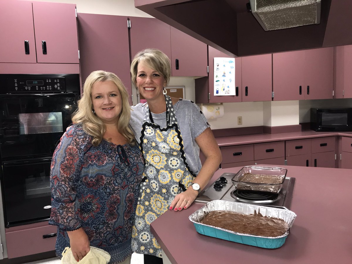 Our students made brownies for TC first responders today!  <a href="/AngelaShidler/">Angela Shidler</a> <a href="/LakeviewMS/">Lakeview MS</a> #LVMSLEAPDay