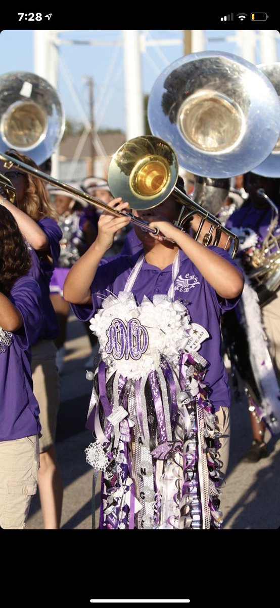 We love a good homecoming parade💜