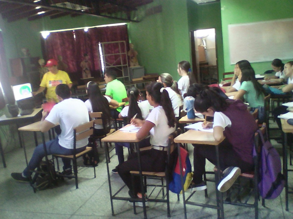 annlixn's tweet photo. Inicio del #cursointroductorio de la @UCSVenezuela #nuevaesparta #ispns #Asic6 https://t.co/hnYY8c3kJT