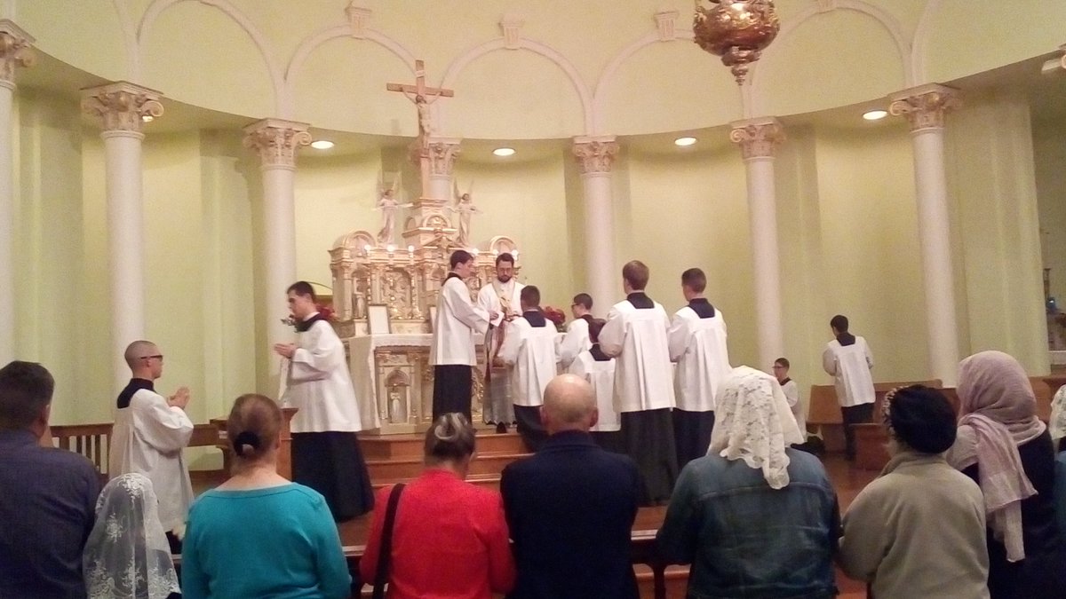 JohnZwicker1's tweet photo. Following Mass, veneration of the relics of the #CanadianMartyrs.
Servers first, then the congregation, waiting here at the #Communionrail
#HappyFeastday https://t.co/JzETrhQg1I