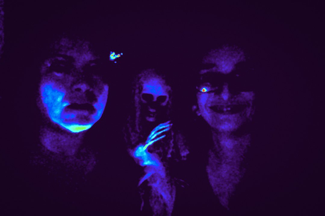 Die Deadline im Nacken. curt Magazin #92 ist kurz vor Druck. Die schaurig schöne Ausgabe erscheint am 8. Oktober. #stadtmagazin #curt #muenchen #booh