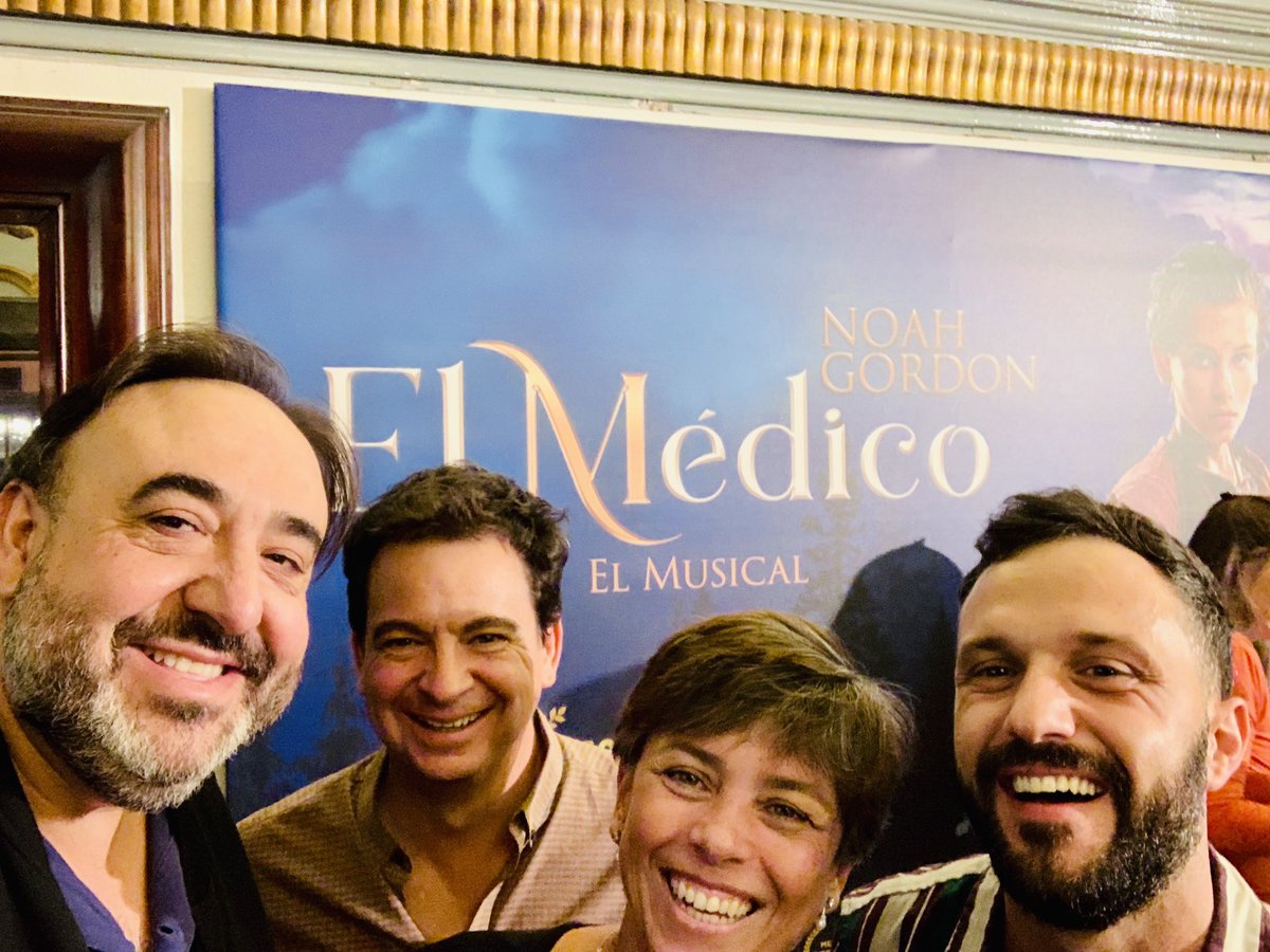YUSAN_5's tweet photo. maravillosa salida con amigos con #SANTI  #Elena y #JAvi la mejor compañía para ver un gran show , el de @danieldiges en el @nuevoapoloteatro con @elmedicomusical Merece la pena ir y al salir igual que hicimos nosotros continuar de fiesta por la noche madrileña. Vamossssss https://t.co/s9BeFYcTjC