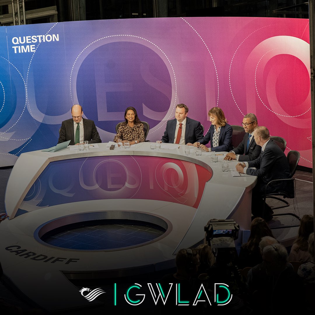 SeneddCymru's tweet photo. Mae’r Senedd yn edrych yn anhygoel ar gyfer @bbcquestiontime heno.

Sicrhewch eich bod yn dilyn @SeneddYmchwil sy'n trydaru’n fyw ar drafodaeth y panel.

#BBCQuestionTime #GWLAD #datganoli20 https://t.co/78uZcBWsgA