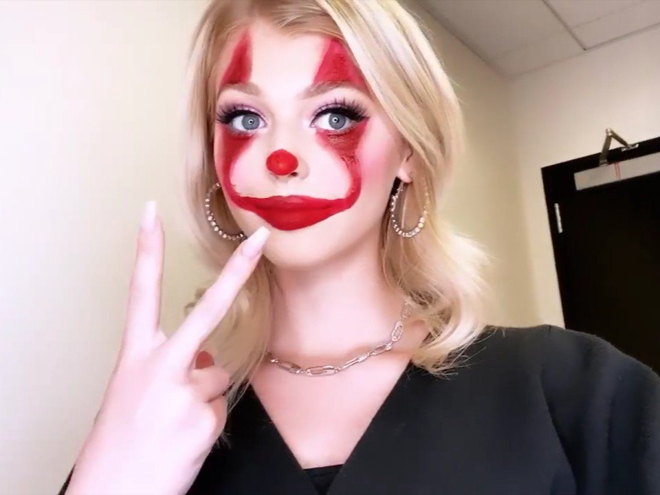 soitfuckingoes's tweet photo. so are we going to collectively ignore that Jimmy Fallon laughed at a bodyshaming joke about Taylor that one of his guests made or ??? https://t.co/8WZ2NFaIzo