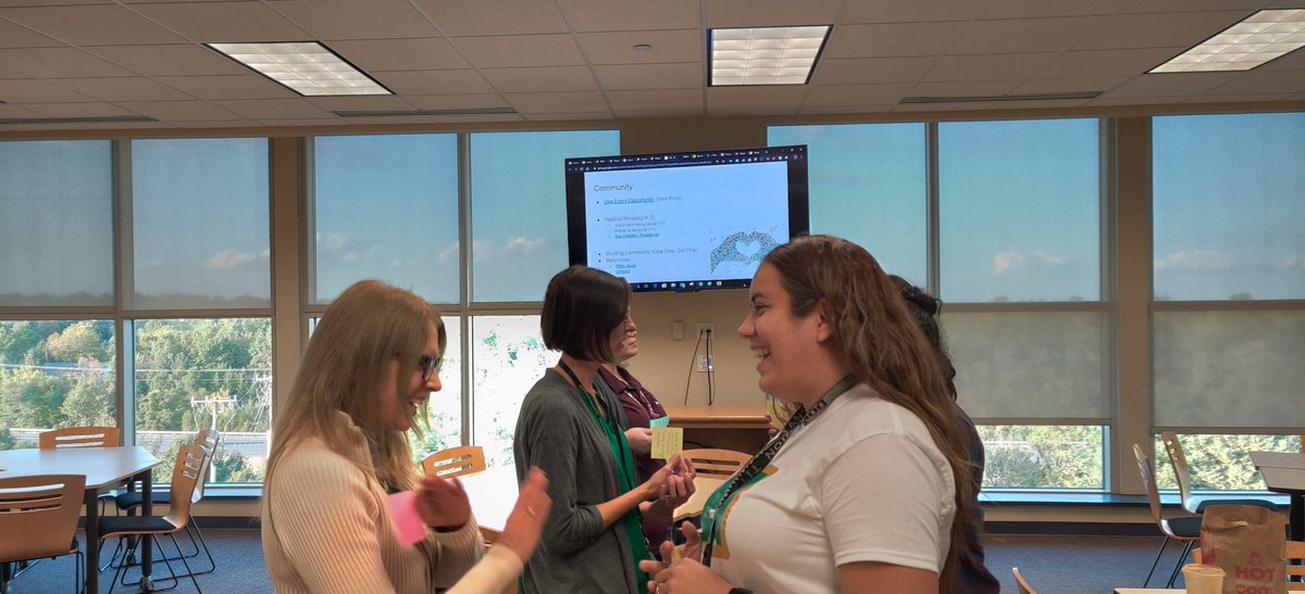 SRMTechTweets's tweet photo. Working with some amazing WL teachers.  #lcps20 #lcpsworldlanguages https://t.co/O6cuhAYttY