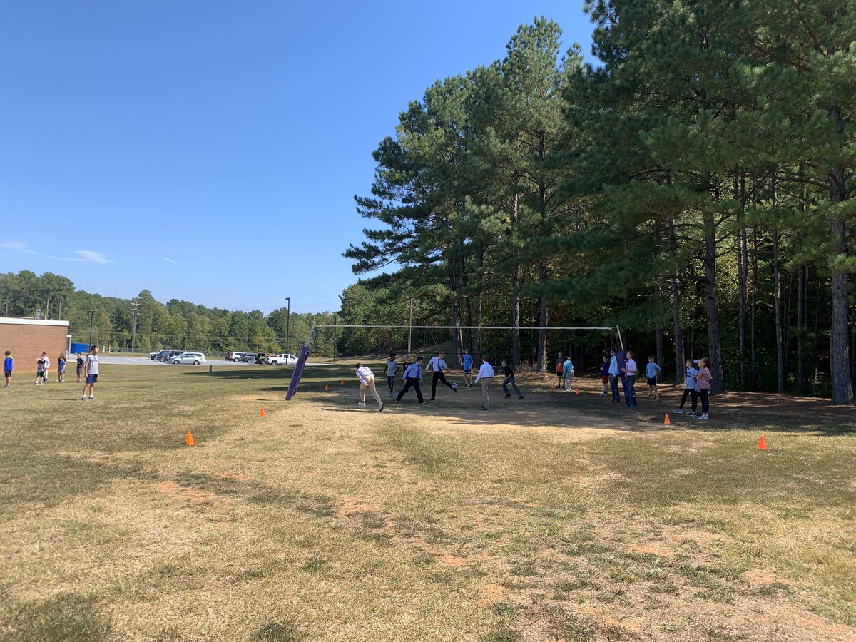 RCEMiddle's tweet photo. Students enjoy #IntramuralVolleyball🏐 in the shade during recess this afternoon #teamrce🐾 #teamaltruism💚 vs #teamprowess❤️ #pantherhuddle💜 https://t.co/3X77VnnRlg