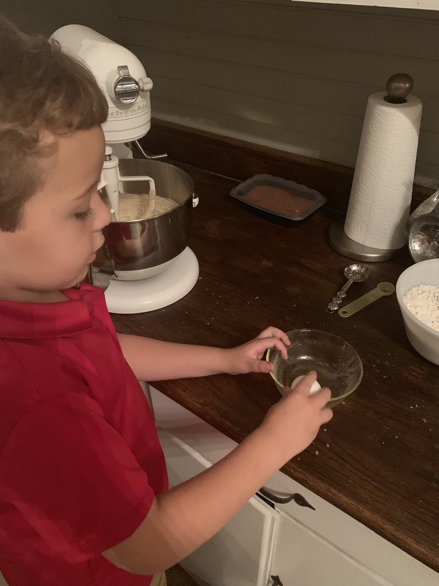 NicoleThomas722's tweet photo. We had a good time baking cookies for the school’s 4H contest https://t.co/JmUmDuClkQ