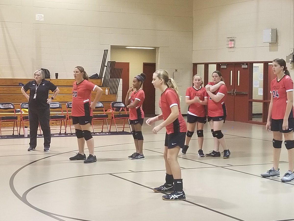 TellezPMS's tweet photo. Pasco Middle School Girls volleyball team vs. Centennial Middle. Off to a great start! Go Pirates! @MiddlePasco https://t.co/HJ04ffajQ7