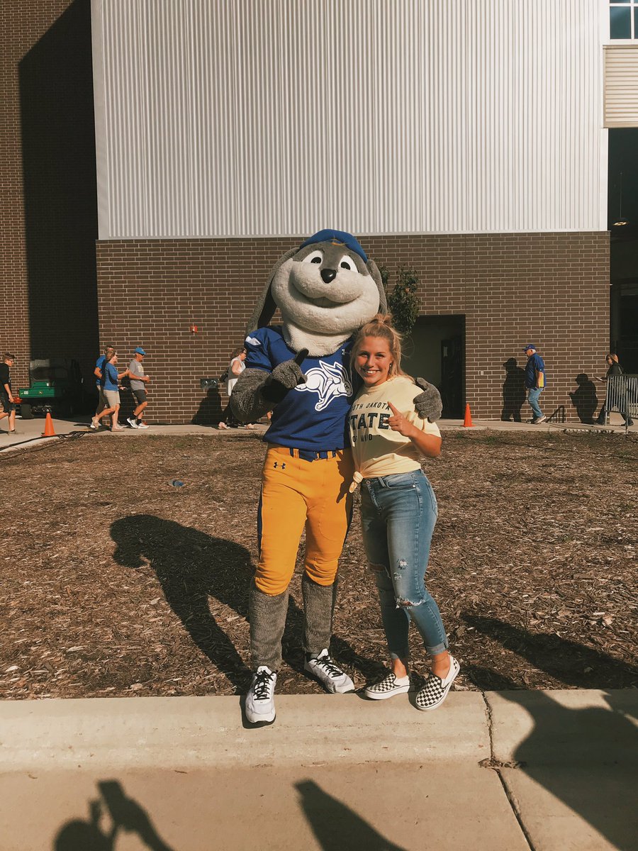 lilliefilger's tweet photo. So blessed and excited to announce my verbal commitment to further my Academic/Athletic career to play Division 1 softball at South Dakota State University💙🥎💛 #gojacks #grit #beajack https://t.co/2zAsSrTDbj