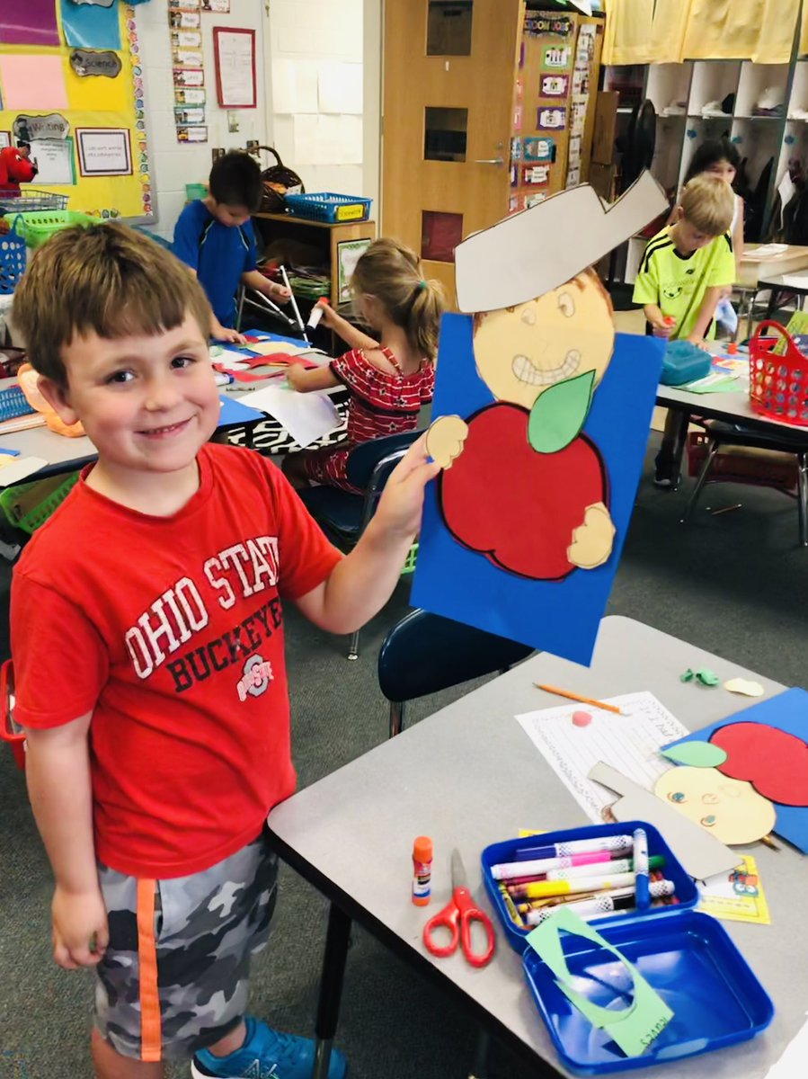 amymarlotabor's tweet photo. Tabor Owls ๐ฆ developed a writing response about apples and constructed a โJohnny Appleseedโ ๐craft to commemorate his birthday today!! ๐#FirstgradeFireflies @BESFirefly https://t.co/gL9BnTD15H