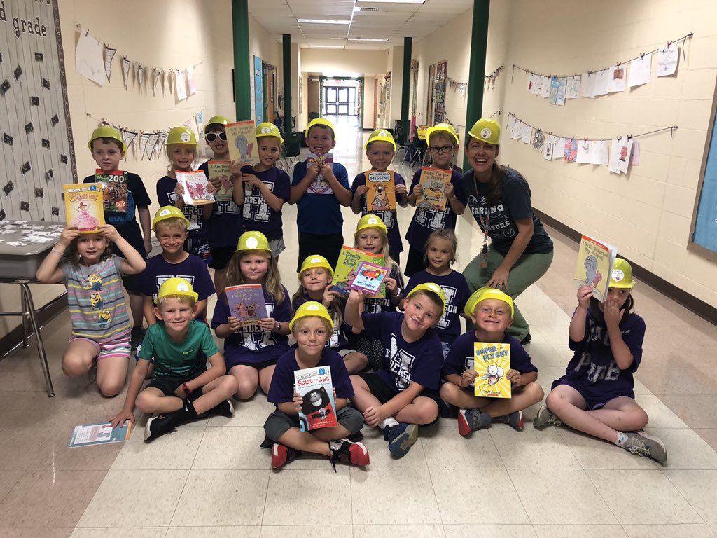 iteach4thekidz's tweet image. Readers build good habits! Celebrating our 1st writing unit! #ilovemyjob #teachingfirst