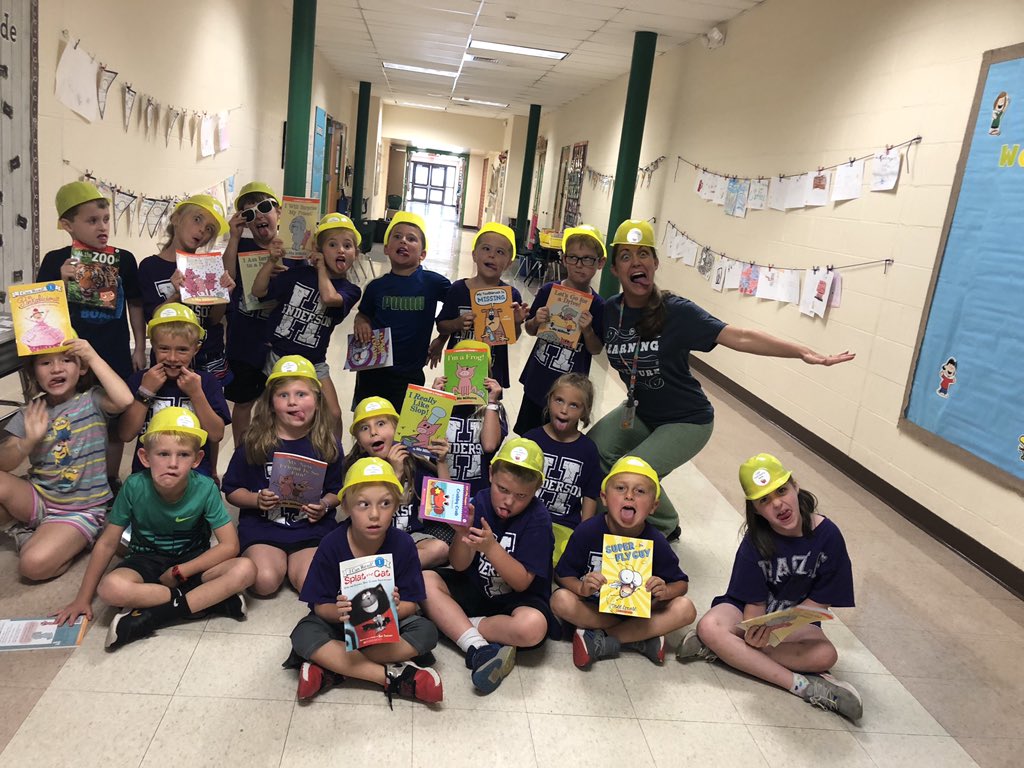 iteach4thekidz's tweet image. Readers build good habits! Celebrating our 1st writing unit! #ilovemyjob #teachingfirst