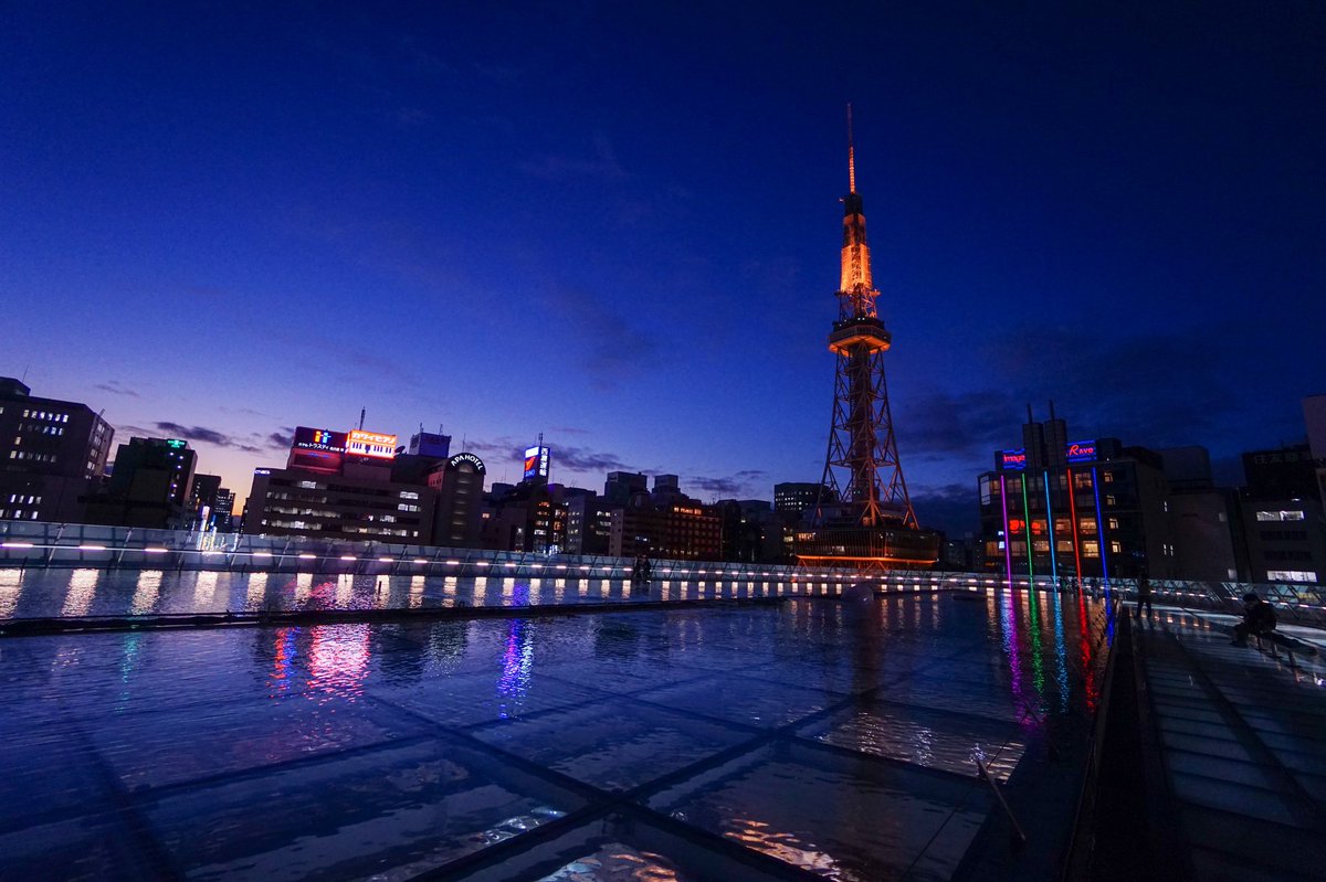 よってぃ おはようございます これは３年前にソニーストア名古屋さんの 夜景を撮る の無料講習に参加した時の写真です オアシス21で手持ち夜景と超広角レンズ の撮影のコツを学べました 当時持ってなかった 超広角レンズsel1018 換算15 27ミリ をお借り