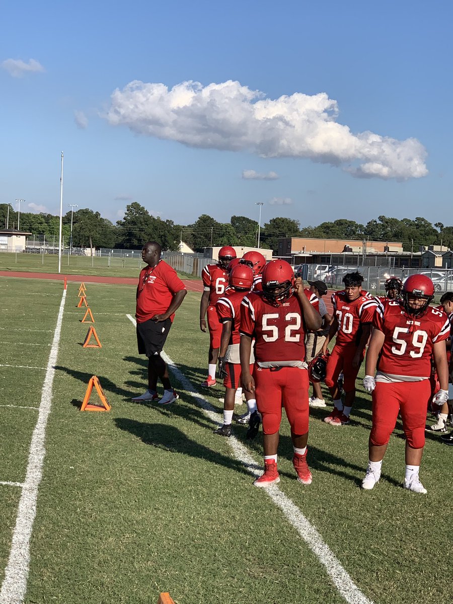 NS9Mustangs's tweet photo. Great game here at the 9th grade campus. NS9 white up 42-0 in the 2nd. https://t.co/GJrjgLeQZX