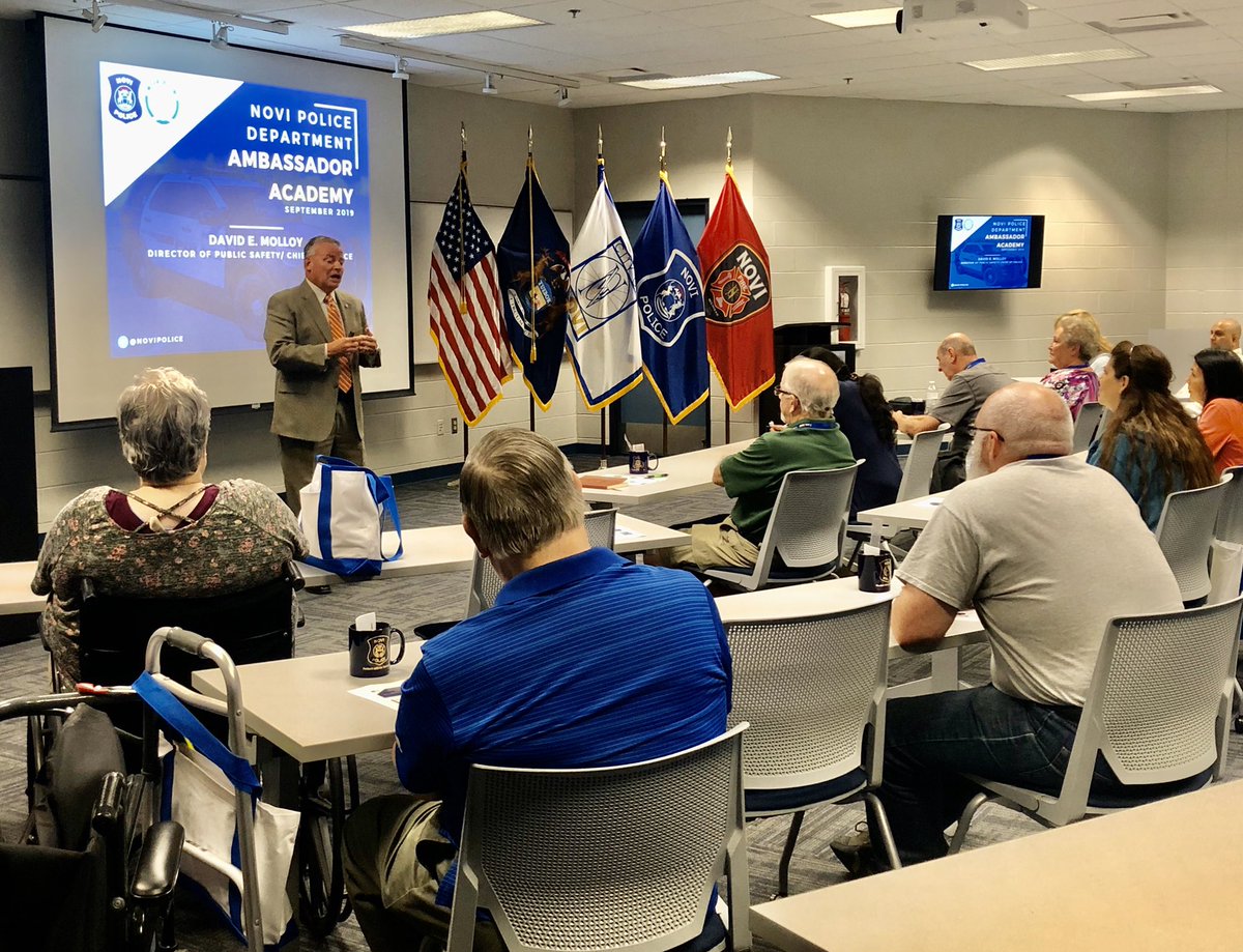 #NoviPD hosting <a href="/cityofnovi/">City of Novi</a> Ambassador Academy tonight, and kicking it off with <a href="/ChiefMolloy/">David Molloy</a> talking about our uniform operations and support services. #PartnersWithOurCommunity