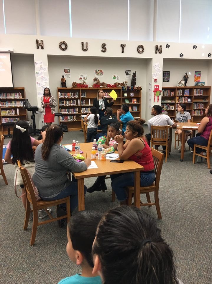 askatechnogirl's tweet image. We are sharing wonderful resources tonight for the @LancasterISD bilingual parent meeting! #mathresources #homemadeicecream #technologyresources  #nextlevel