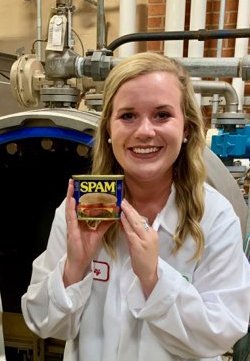 iastate_cals's tweet photo. Meet #ISUCALS Sept. Young Alum of the Month, Bailey Petersen ('15 animal science), thermal process scientist for @HormelFoods! Learn more about Bailey's career and her #IowaState adventure: #CALSproud #CurtissLeague #CALSlearning https://t.co/bQeP4h3CAA https://t.co/cAjIPIE49e