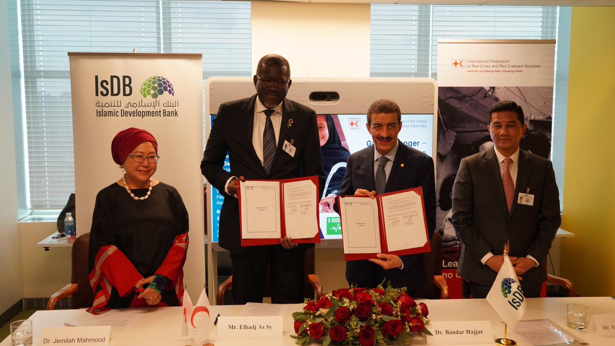 r_gopalan's tweet photo. How can #philanthropy achieve real impact? How can #developmentimpactbonds enable scale 4 countries most in need? The answer: @ifrc @isdb_group #innovativefinance #onewashfund #sukuk to #endcholera #globaldev Just the beginning #ffd #SDGs https://t.co/dus6vKG2sE DM 4 deets. https://t.co/WVlOduW7nz