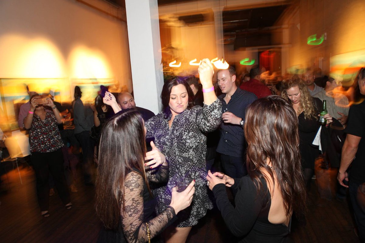 111MinnaGallery's tweet photo. TONIGHT
2 #free #danceparties! #HappyHour #dance (5-8 pm) feat r&b & #hiphop by #DJAntoine. Next: #Dancepark Dust Off: recover from the #Burn w/ #house & # techno courtesy of #DJs #QueenLisa #Apollo & @Vincentatsea. 💃🏽🎧🎶🍹
#111MinnaGallery #SanFrancisco #downtownsf #art #bar https://t.co/9nlnIl0b9N