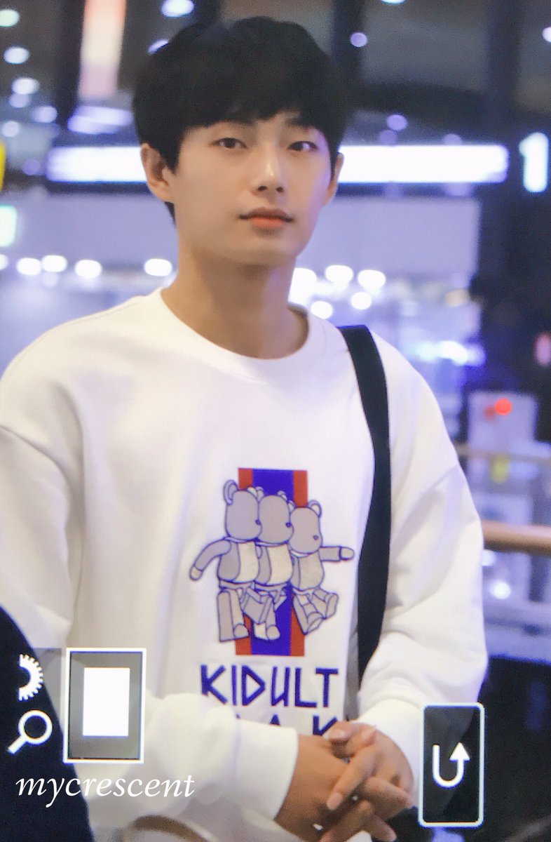 mycrescentJLG's tweet photo. 190927 GMP출국 프리뷰 🌙
용국아,더 자신있길 바래💙
#용국 #김용국 #JINLONGGUO https://t.co/nICOaDaYkZ