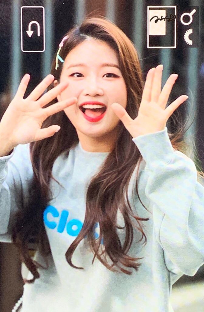Saturday_MINSEO's tweet photo. 190927 뮤직뱅크  프리뷰

오늘도 화이팅 ！٩(๑ơ ڡơ๑)۶♥

#세러데이 #SATURDAY #3rdSingleAlbum #BByong #뿅
 #세러데이뿅
#박민서 #민서 #MINSEO #ミンソ

@saturday718 https://t.co/RFPKIdKT7z