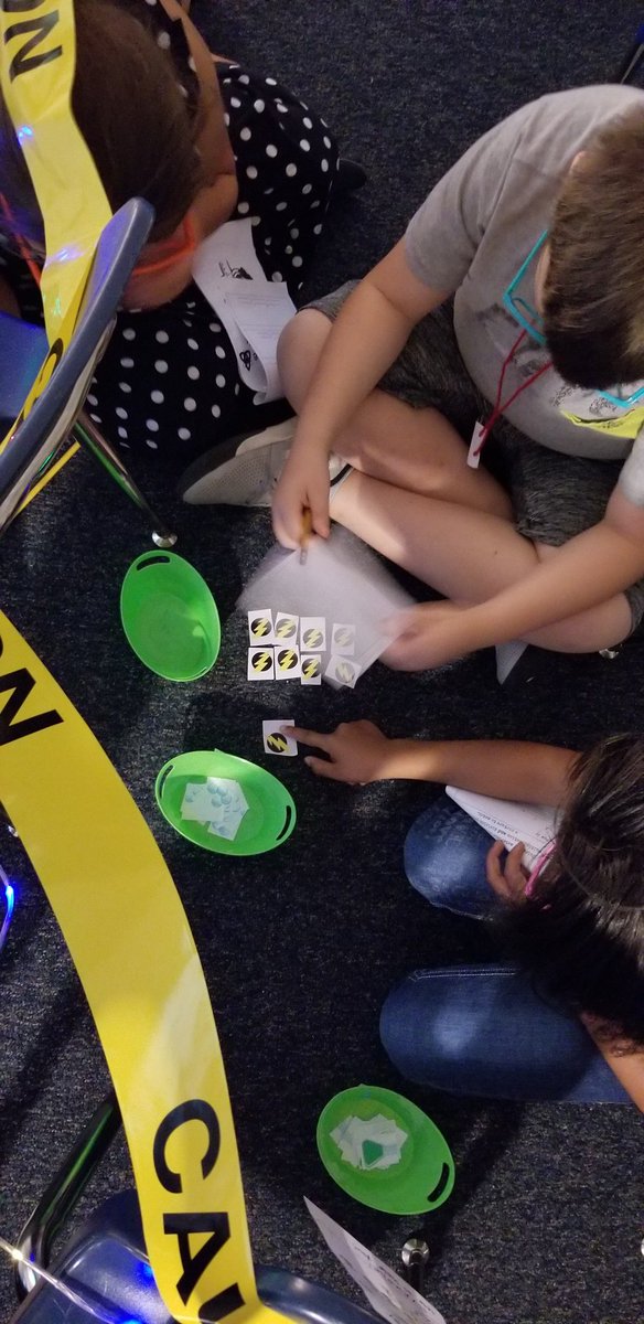 DugganDiscover's tweet photo. With all the action the laboratory, it was hard to get good pics! We enjoyed being mad scientists as we created &amp; read "evil" graphs! @RoyalElementary https://t.co/jPweDeX4ht