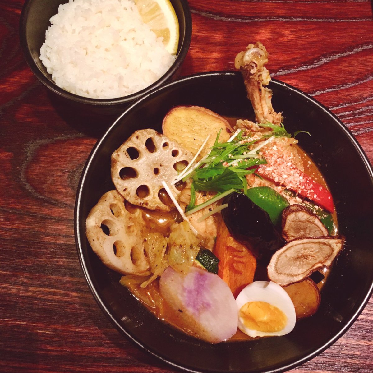 Placenta_MDC's tweet photo. 今日は午後のアポの前に
根菜のスープカレーをいただきました😊

れんこんやさつまいもなど
旬野菜がたっぷりで美味しかったです🎵
歯ごたえのある根菜は
食べ応えがあるので満足感が高まります！

＃ザ・プラセンタ ＃プラセンタ https://t.co/8McyxkVUbW