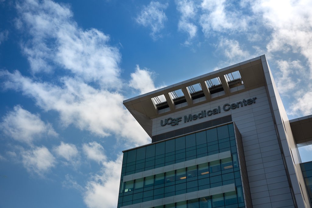 UCSFHospitals's tweet image. "Excellent patient experiences do not happen by chance," UCSF's Susan Pappas, division director of UCSF Health Experience, tells @BeckersHR. "It takes an organizational commitment from the top down to make this a priority for everyone." ucsfh.org/2n7jsQv