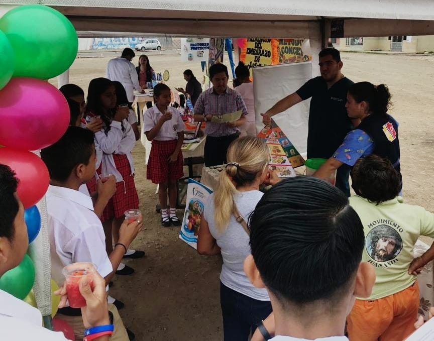 Salud_Loja's tweet photo. #Machala| Salud sexual, alimentación saludable y prevención del suicidio, son algunos temas que desarrollan los Equipos de Atención Integral (EAIS) del centro de salud Venezuela, durante la Semana Andina de Prevención de Embarazo en Niñas y Adolescentes. #SemanaAndinaMSP https://t.co/j29i03Qzai