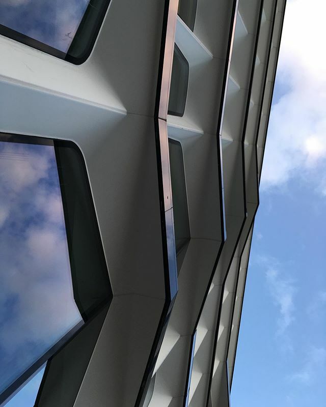 soshanau's tweet photo. #lookup #whereinlondon?Easy I think for #architecture fans! #lovelondon #nofilter A glimmer of #blueskies and #fluffyclouds this evening after the sudden downpour in the afternoon #rain #clouds https://t.co/LwIlv1y48K https://t.co/A60qty0fYk