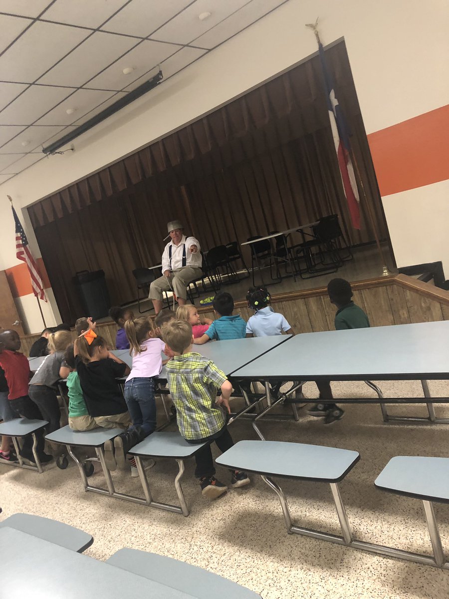 makeitblue22's tweet photo. @wadestanford as Johnny Appleseed 🍎🍏 happy birthday Johnny Appleseed! Thanks for visiting our Kindergarten friends today! https://t.co/CX2B8kZkok