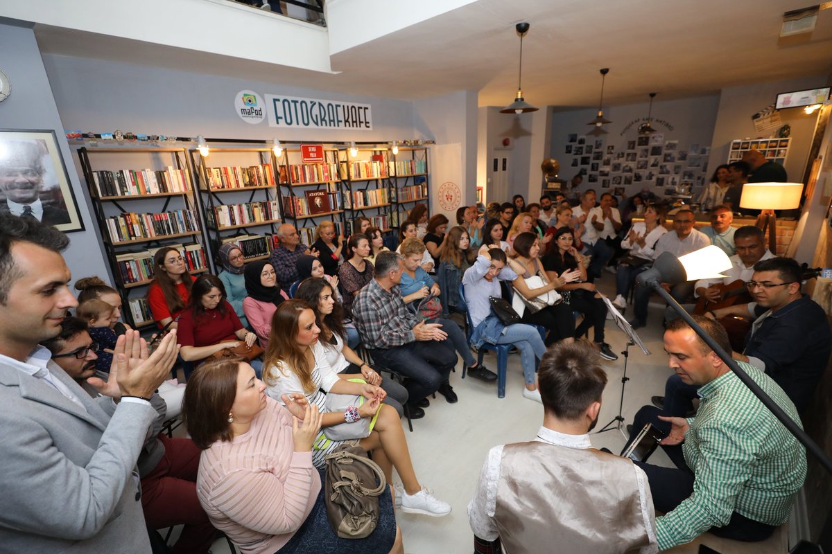 nazmicaykara's tweet photo. Gençlik ve Spor Bakanlığı destekli "Yaşam Işığım Fotoğraf" projesi FOTOĞRAF KAFE' de; Türküleriyle "Bozkırın Tezenesi" NEŞET ERTAŞ'ı andık.
@kasapoglu
@ozturkyunus45
#gsbgencliksporbak
#gençlikprojeleridestekprogramı
#mafod https://t.co/GvjMN4Cmpy