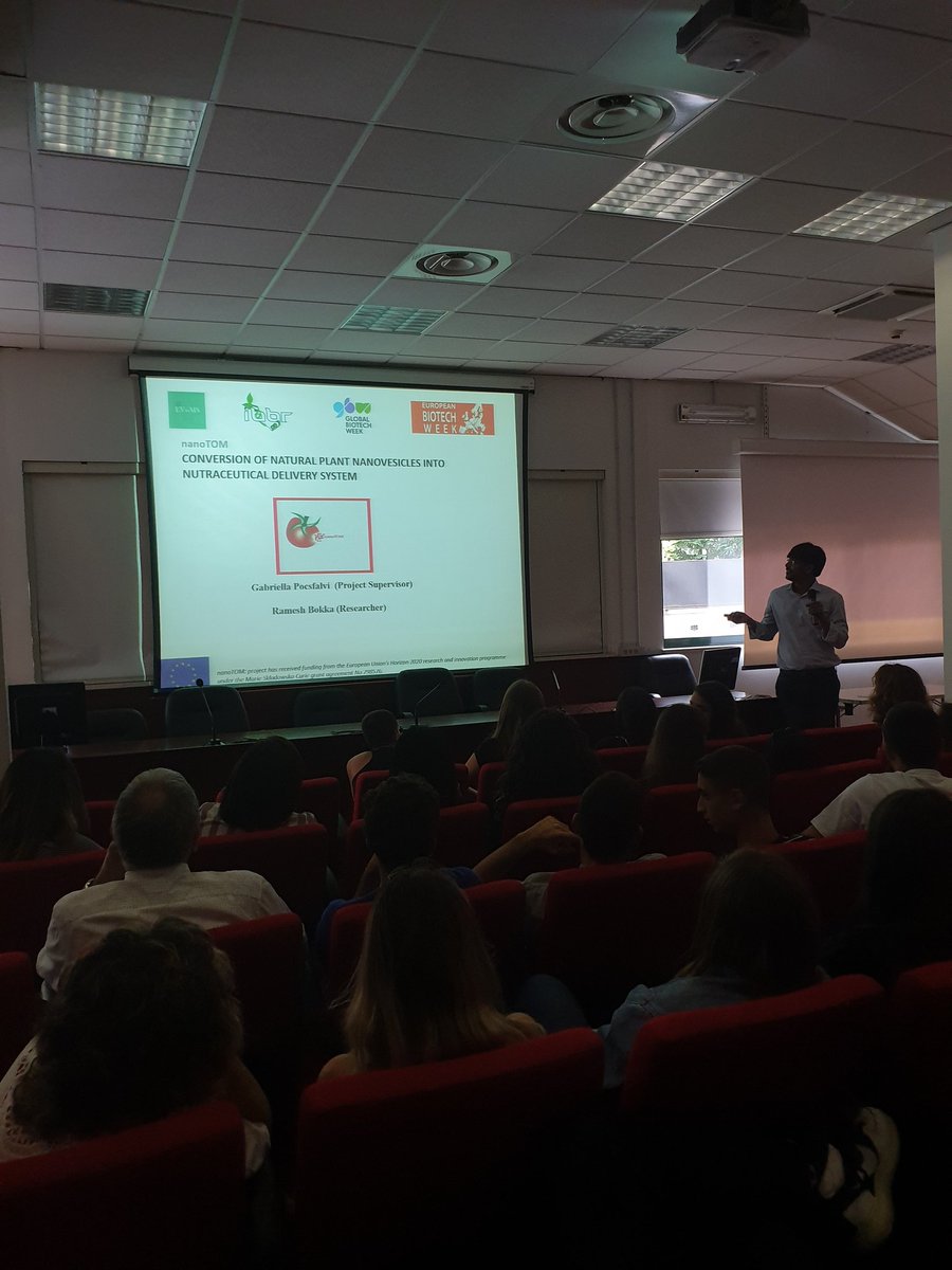 GabriellaPocsf1's tweet photo. More than 150 students are listening ๐@RameshBokka2 about #tomatoes derived #extracellularvesicles of #nanoTOM @MSCActions project. Bravo!๐ https://t.co/qk7Rvw5WkK