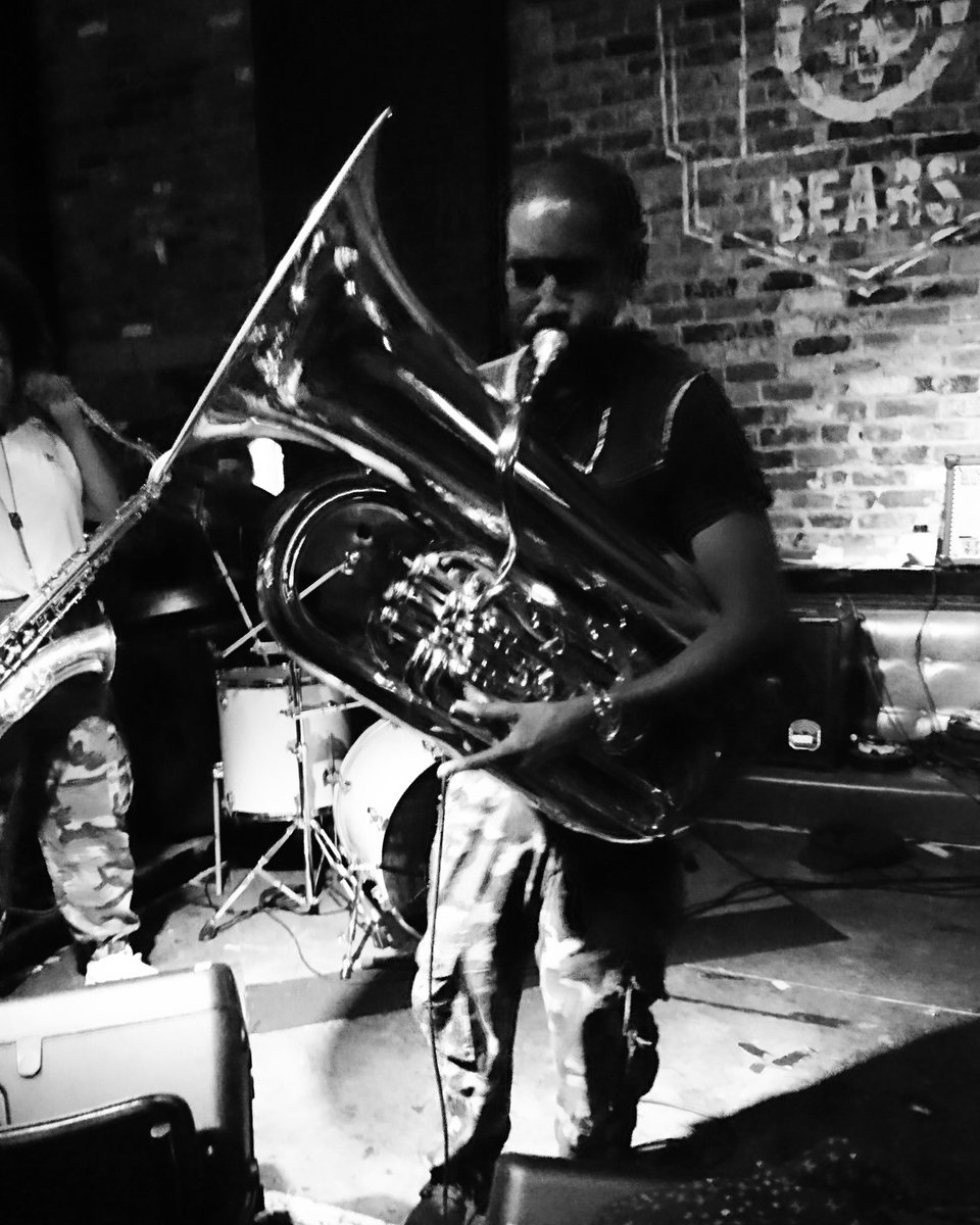 .<a href="/TheonCross/">Theon Cross</a> was bloomin' AMAZING at <a href="/bungsandbears/">Bungalows & Bears 🐻</a>. Class!