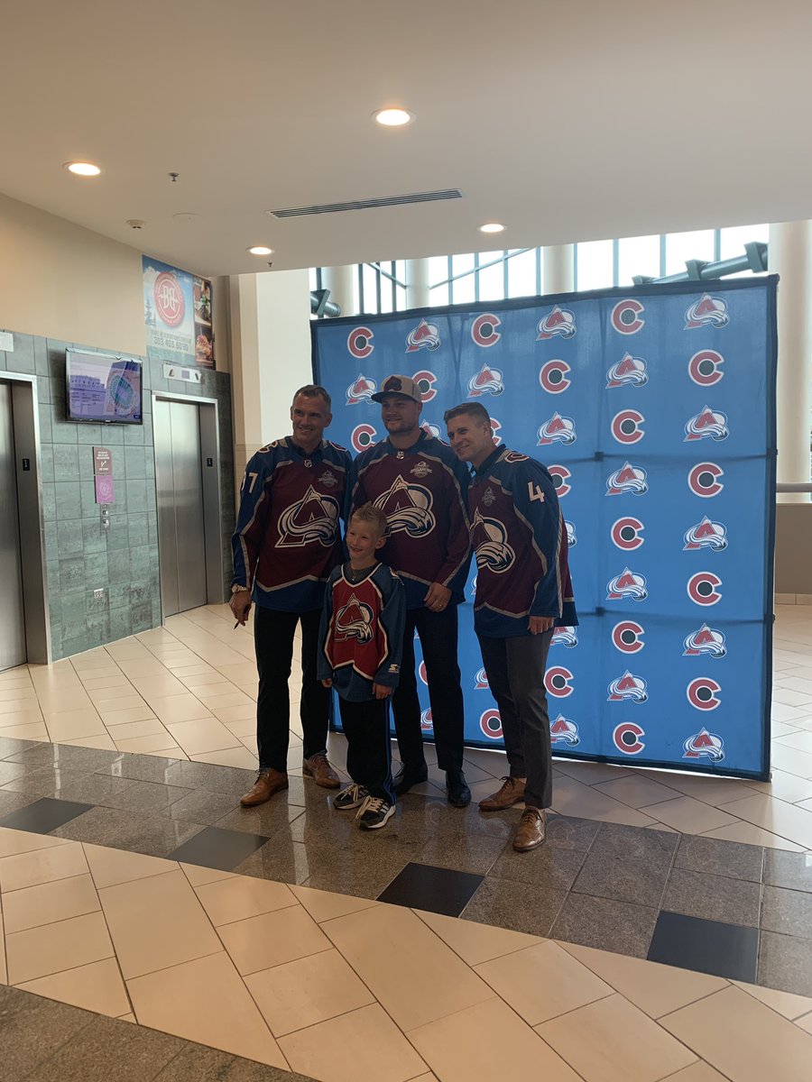 AvsYouthHockey's tweet photo. Alumni John-Michael Liles, John Mitchell and Pierre Turgeon are taking pictures with fans at the Avs Fan Fest! #AvsAlumni https://t.co/84dCtRtPNe