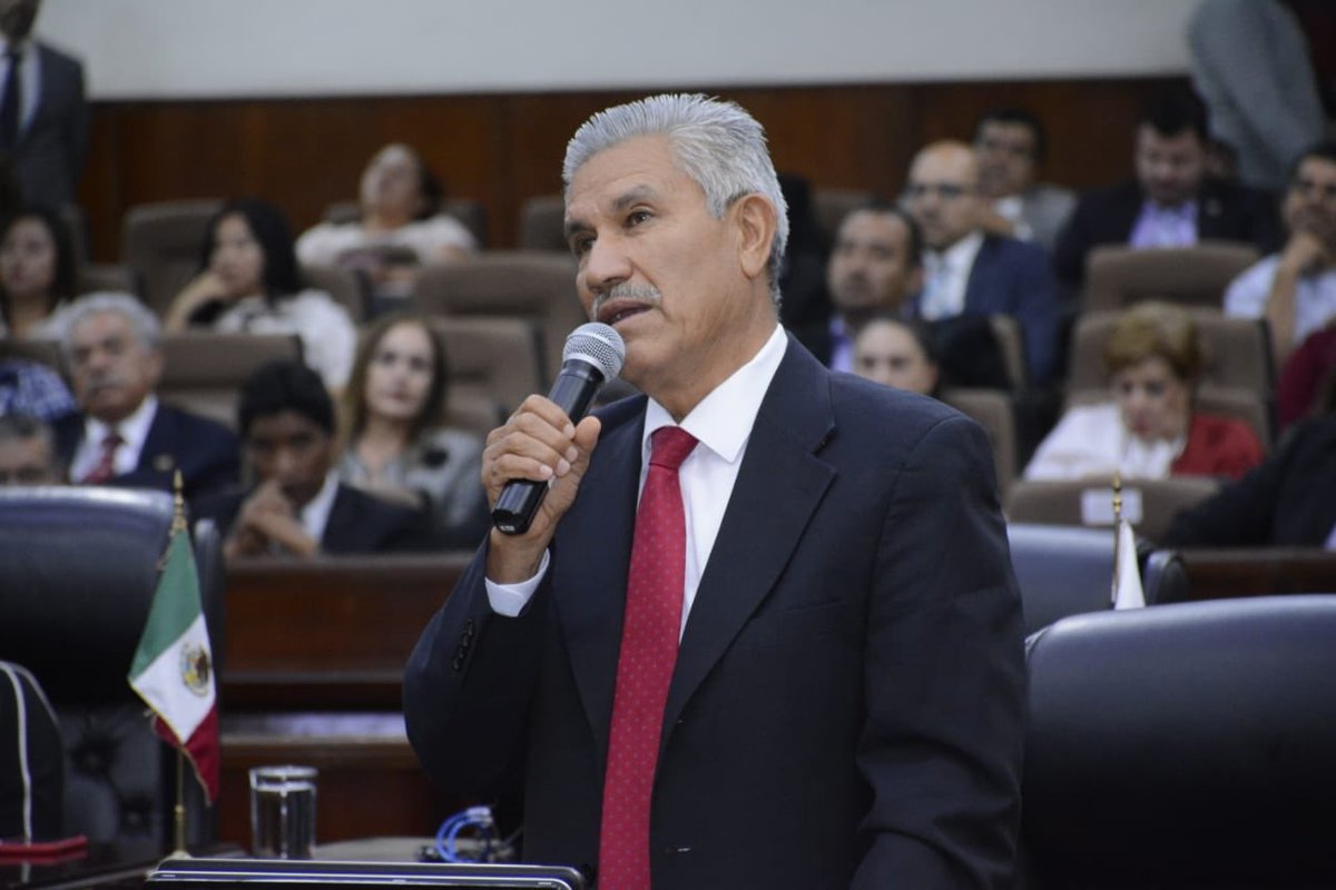 El diputado <a href="/prof_fcoibarra/">Fco. Ibarra Jáquez</a> preguntó:

¿Cree usted que el @TEDGO1 le ha cumplido a los duranguenses? 

¿Por qué hay disparidad de ideas entre el <a href="/IEPCDurango/">IEPC Durango</a> y el @TEDGO1?

¿Qué acciones se han impulsado para lograr la paridad de género?