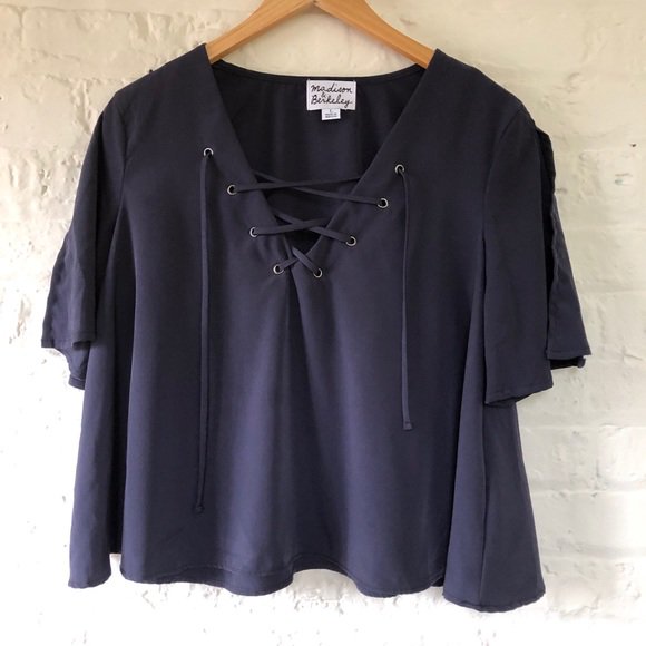 devan_mello's tweet image. So good I had to share! Check out all the items I'm loving on @Poshmarkapp #poshmark #fashion #style #shopmycloset #nike #galaxybyharvic #madisonandberkeley: posh.mk/JbfW2dB1QZ