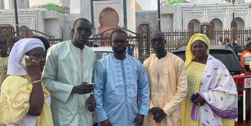 MouhamadouFade8's tweet photo. 🕌#jef_dafa_gueun_ay_wax🕌
👉 Nous sommes venus aujourd'hui en cette veille d'inauguration de la mosquée 🕌Massalikul Jinan faire notre Ziar a notre illustre Khalife #Cheikh_Mountakha_Mbacké. Et de plus apporter notre modeste contribution. #Massogui_Sylla à massalikoul Djinaan https://t.co/KwhJabVQGv