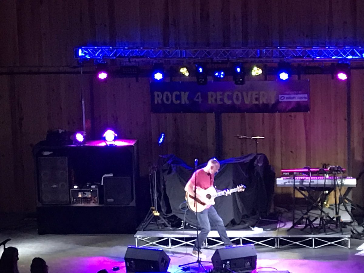 949thepalm's tweet photo. Soni! Loving this acoustic set from #JimSonefeld of @HootieTweets to benefit @LRADACSC at the #rock4recovery tonight! https://t.co/w2m2E3d6fQ