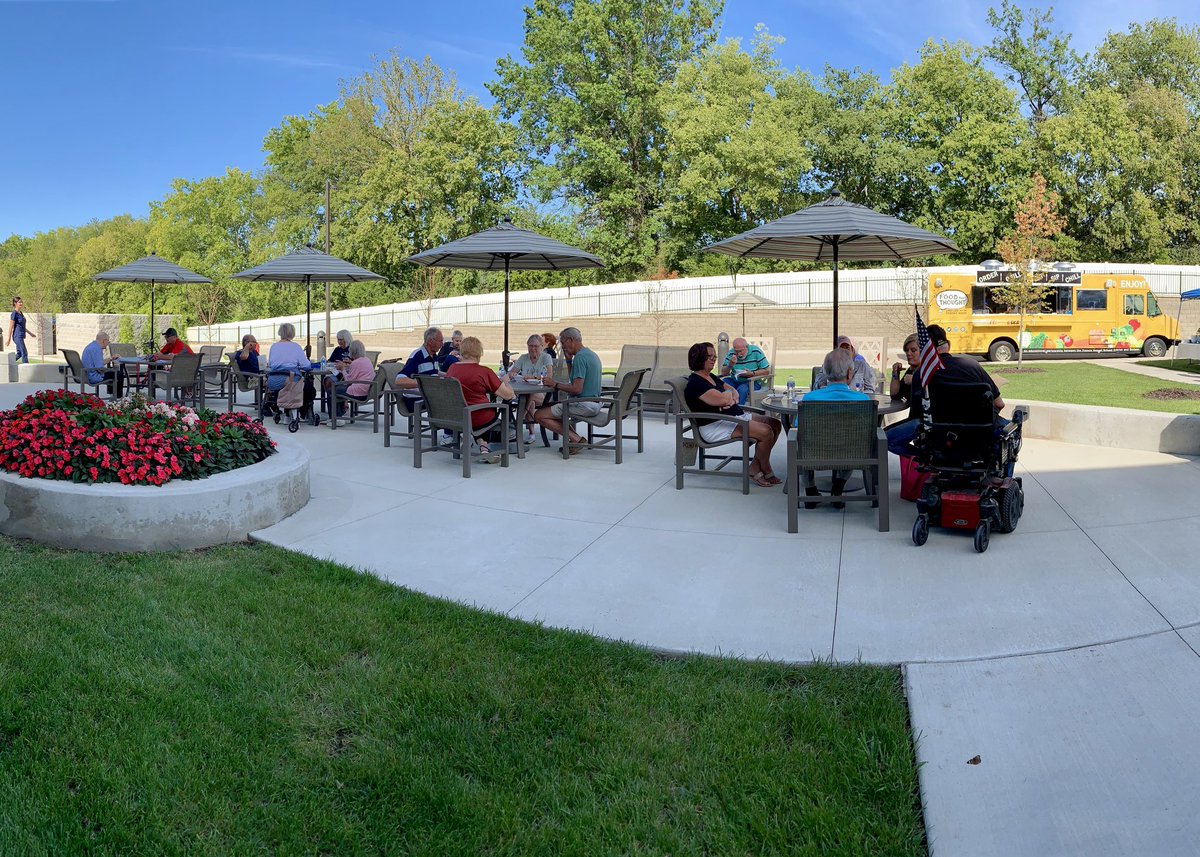 FrancisHowell's tweet photo. This afternoon, FHSD Senior PALS joined residents at The Landing of O'Fallon for a chili cookoff. Thanks to Sodexo and the @FHSDFoodTruck for providing chili, cookies, &amp; drinks, as well the FHHS brass band for the tunes and art student Bella for volunteering to do face painting. https://t.co/EsS1cSEC4M