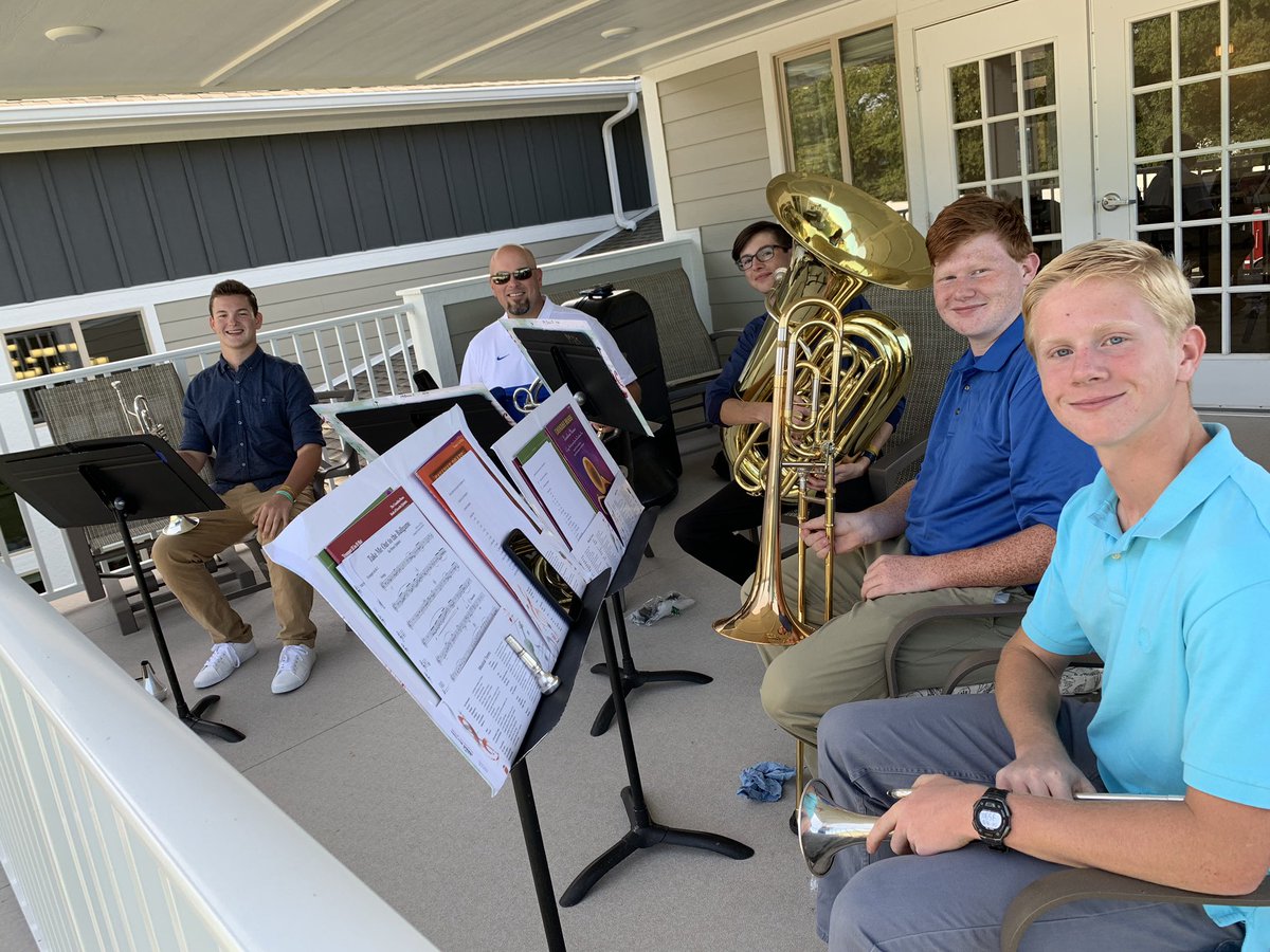 FrancisHowell's tweet photo. This afternoon, FHSD Senior PALS joined residents at The Landing of O'Fallon for a chili cookoff. Thanks to Sodexo and the @FHSDFoodTruck for providing chili, cookies, &amp; drinks, as well the FHHS brass band for the tunes and art student Bella for volunteering to do face painting. https://t.co/EsS1cSEC4M