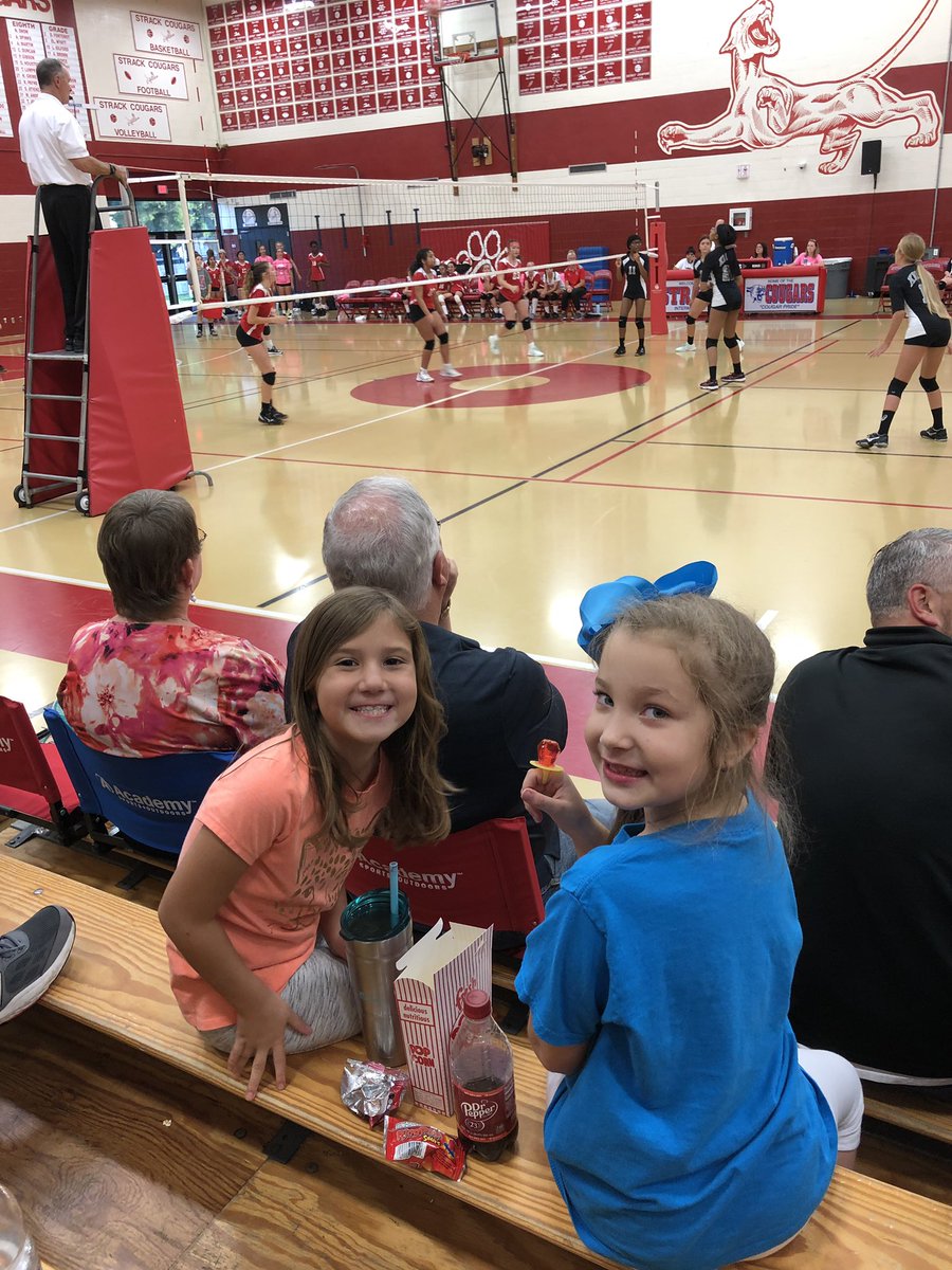 srakubeczka's tweet photo. Brought our future Strack Cougars to see our students play! Go coogs! @GonzalezStrack @StrackKISD #StrackChamps #KleinFamily #StrackSpanish https://t.co/39vYVLWIP9