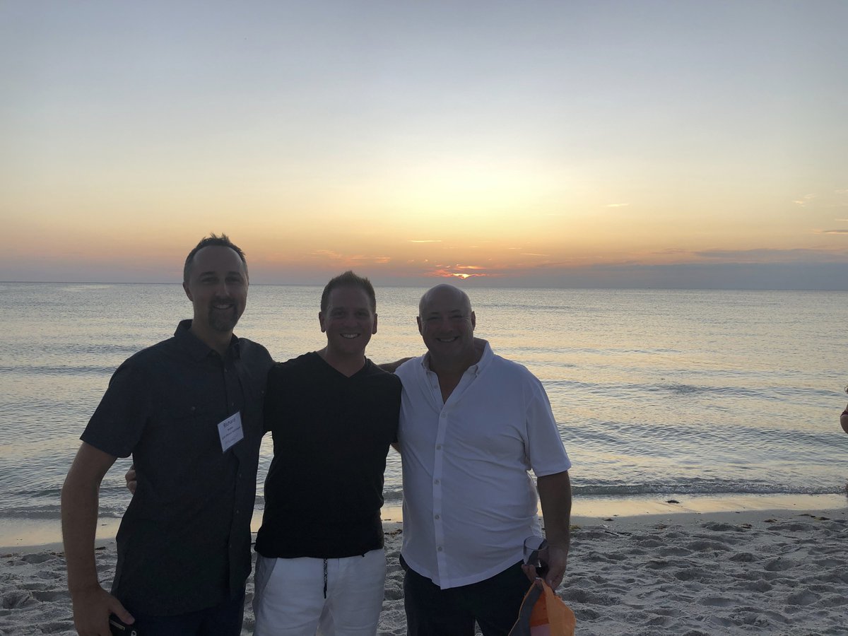 BeaconFogHorn's tweet photo. Beautiful sunset.
@QuikForms @WorkplacebyOS33
#BeaconRoundtable #DigitalTransformation https://t.co/ix1r2YrwRy