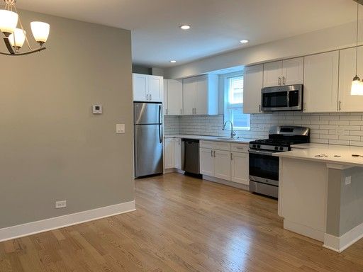 HonoreProp's tweet photo. Newly rehabbed 4 bed/ 3 bath in #LincolnPark! In-unit Washer/ Dryer. #petfriendly https://t.co/98jI8XuuuN #chicagoapartments https://t.co/t7WJXoBMi3