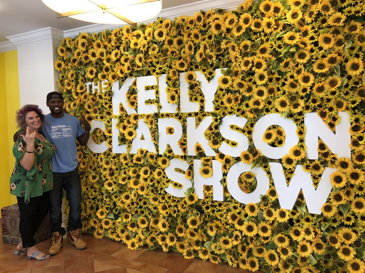 catbrewer's tweet photo. Be sure to check out @ASLHipster and me on @KellyClarksonTV tomorrow - Friday, September 27th - check local listings for channel & time - talking about @SignTheShow #DeafCulture #Access #Entertainment #SignTheShow #DEAFinitelyDope 🙏🏼🤟🏼🙏🏼 https://t.co/Y22cBHndat