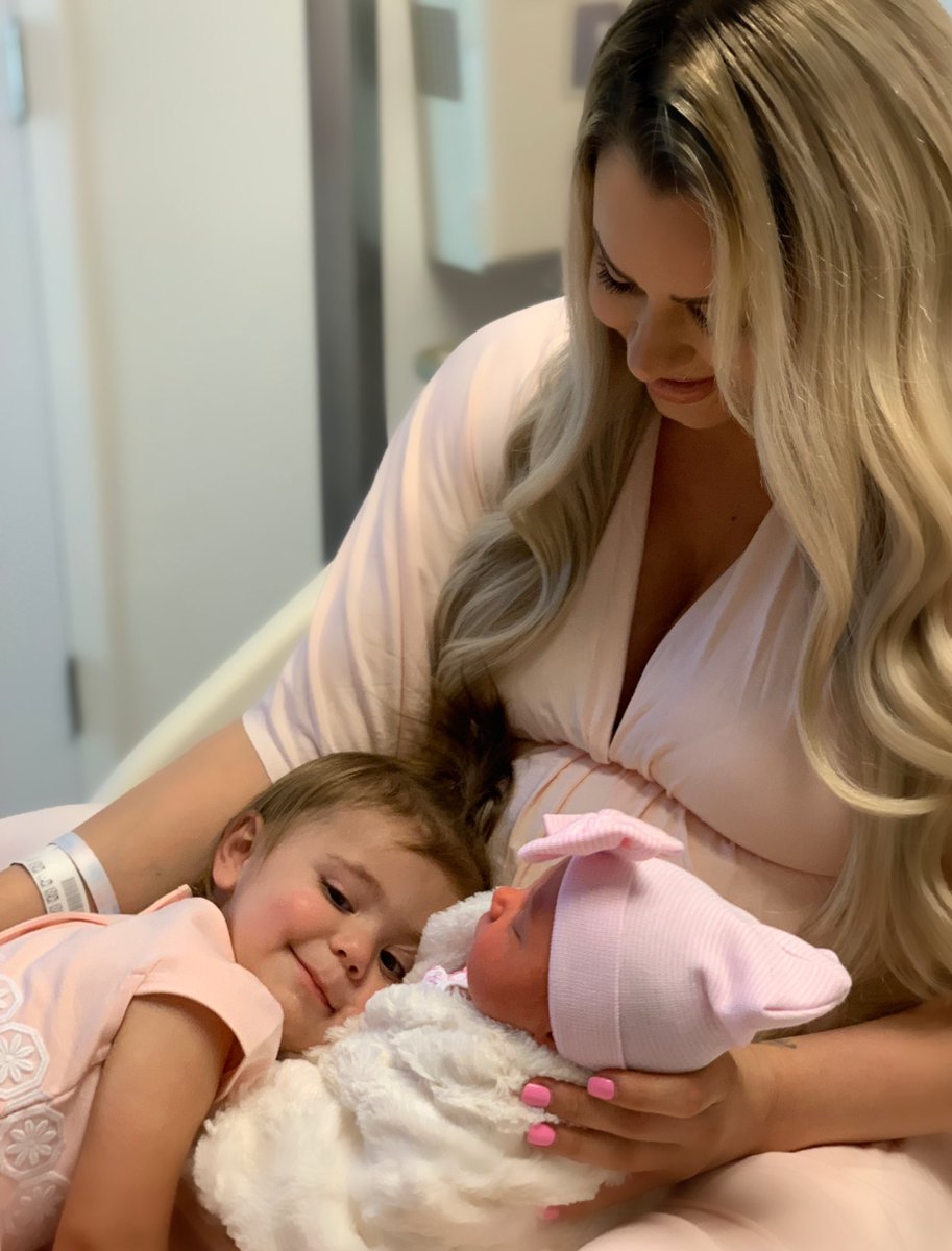 mikethemiz's tweet photo. My girls ❤️ https://t.co/plfypNT4cG
